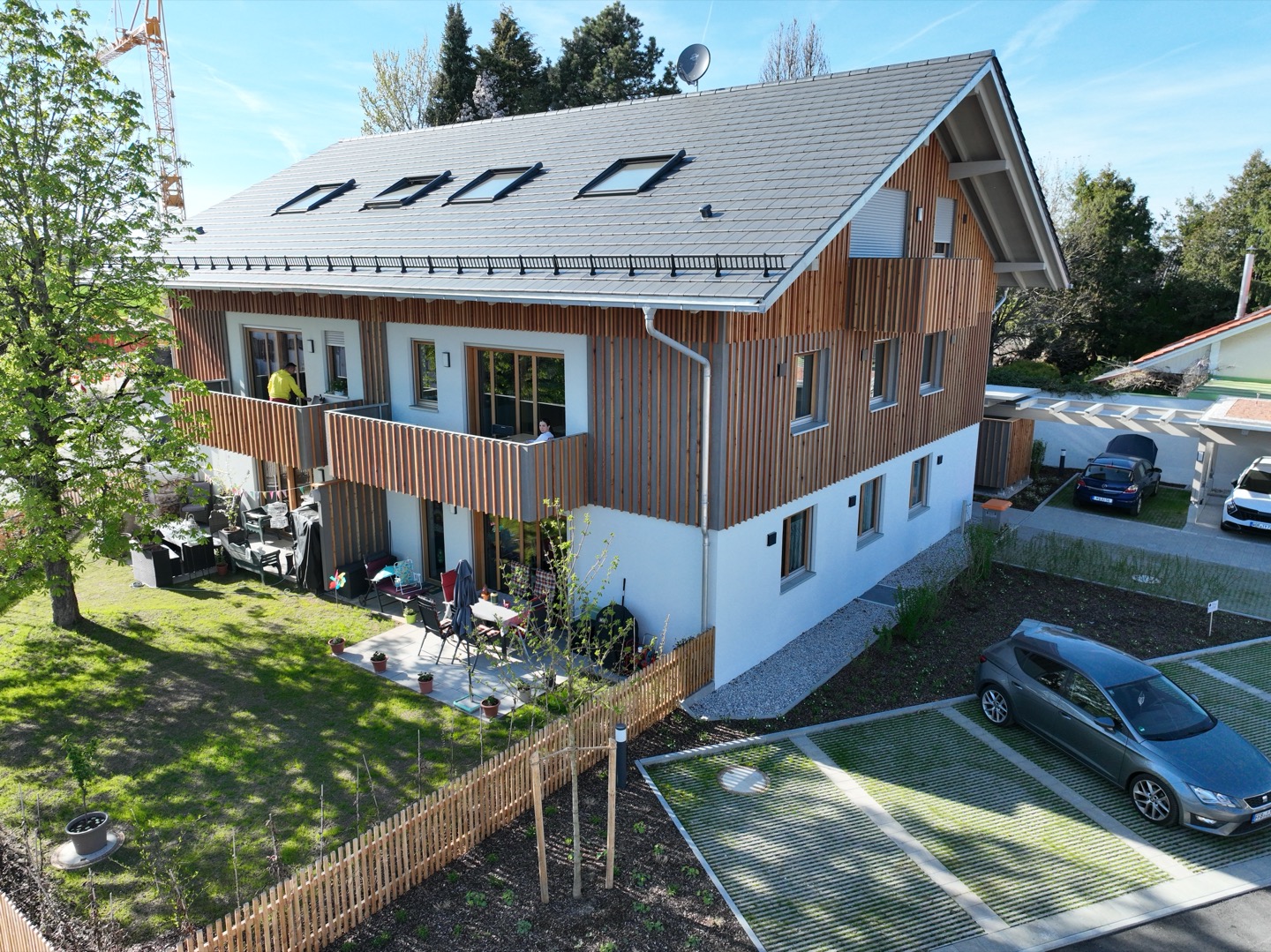 Drohnenaufnahme Mehrfamilienhaus Straßlach